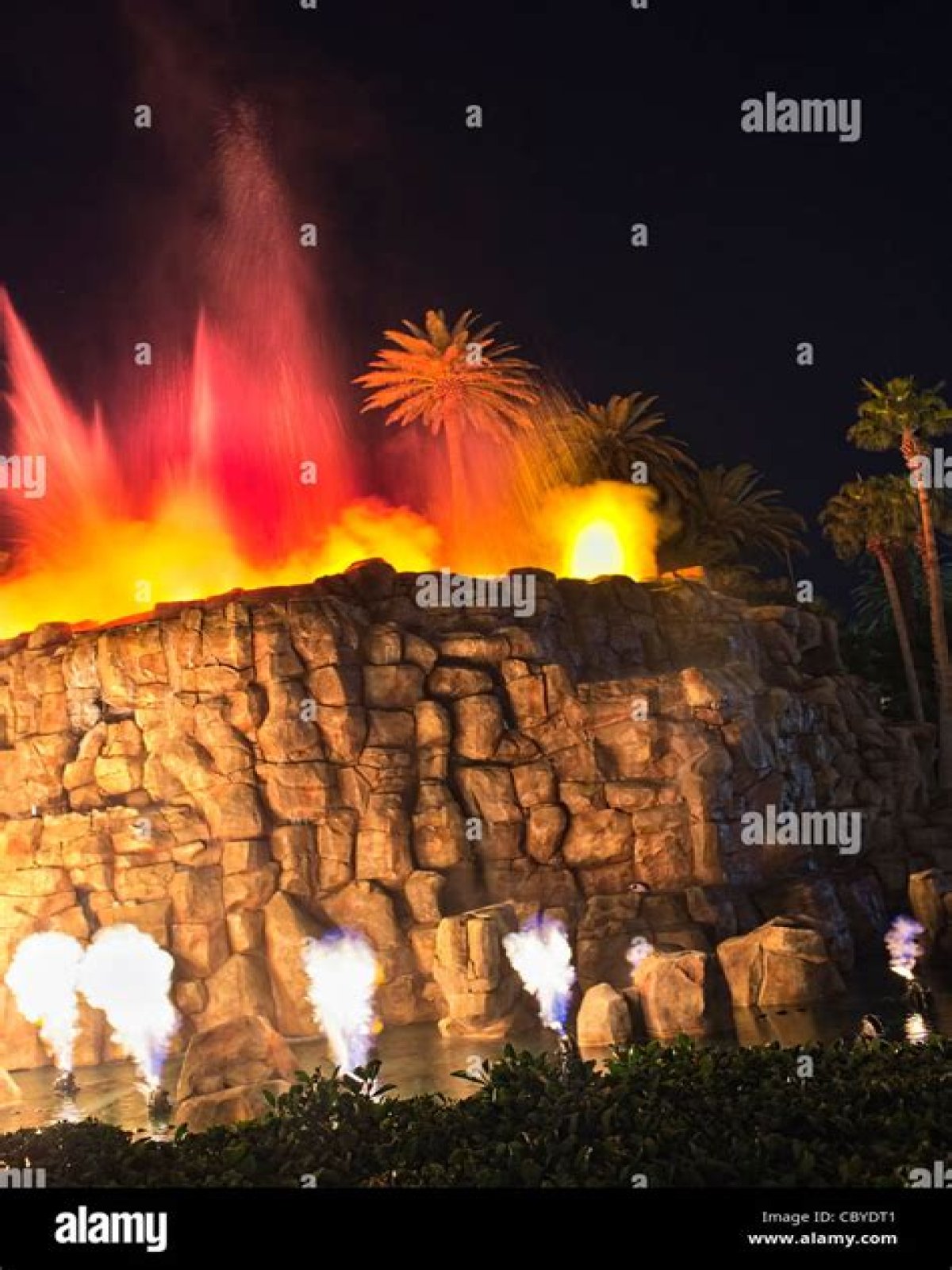 Does the volcano erupt at the Mirage?